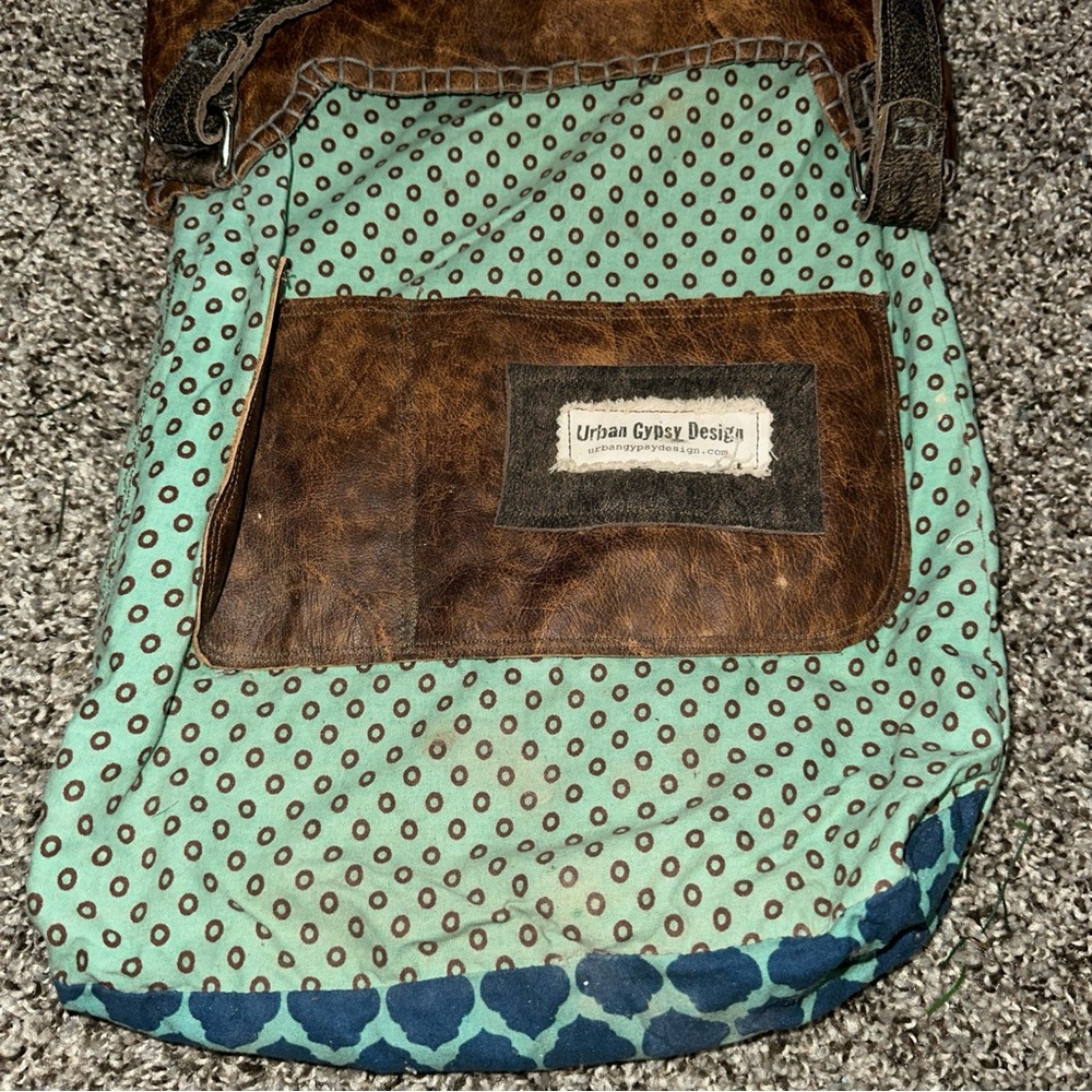 Urban Gypsy Floral Felt Crossbody Purse with Bird Motif - Picture 7 of 10
